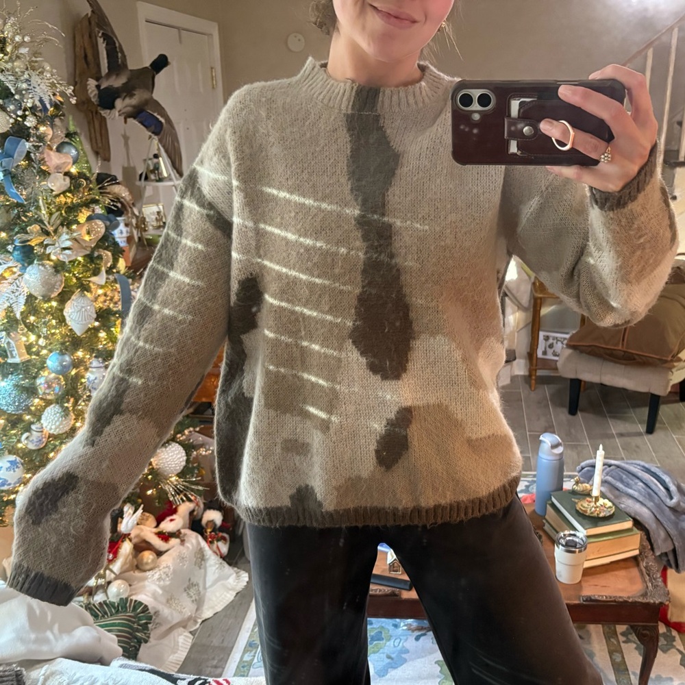 Women's grey Camouflage pattern Sweater L